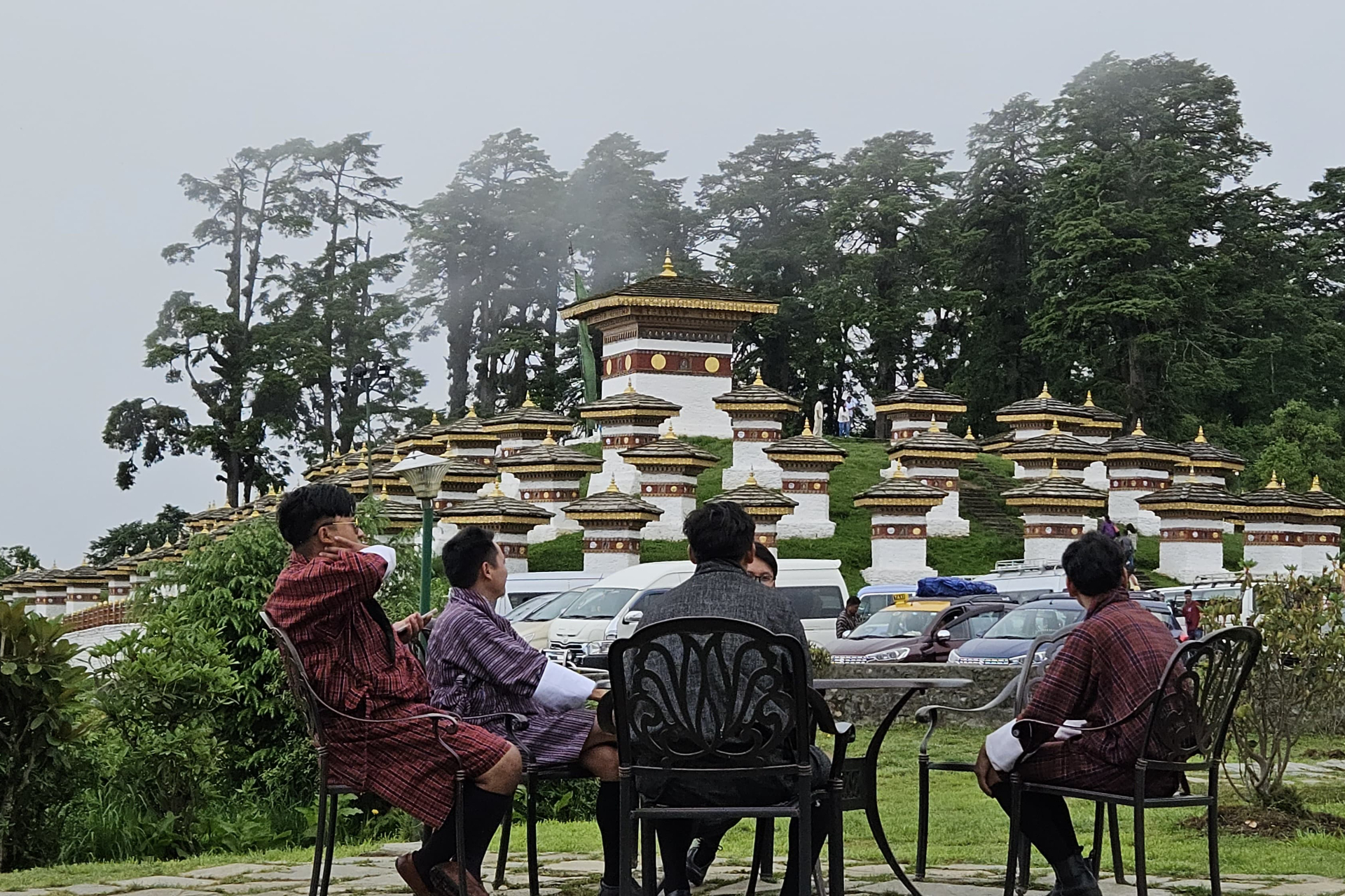 BHUTAN. KRAJ SZCZĘŚLIWYCH LUDZI.