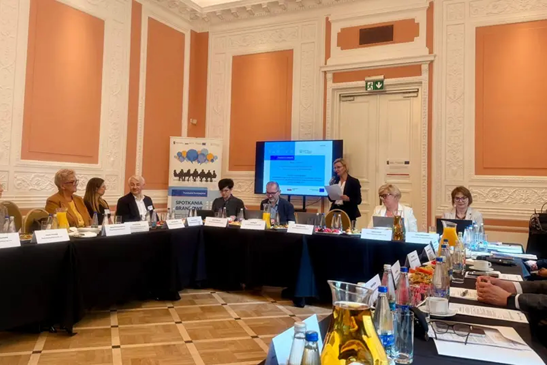 GRAŻYNA WOŹNICZKA, JAKO EKSPERT BIERZE UDZIAŁ W SPOTKANIU ORGANIZOWANYM PRZEZ MEN